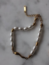 Load image into Gallery viewer, Pearly Bracelet
