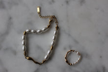 Load image into Gallery viewer, Pearly Bracelet
