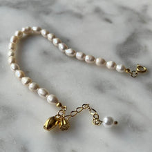 Load image into Gallery viewer, Freshwater pearl bracelet
