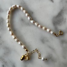 Load image into Gallery viewer, Freshwater pearl bracelet

