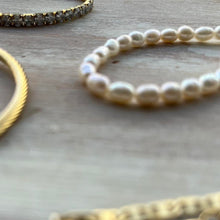 Load image into Gallery viewer, Freshwater pearl bracelet

