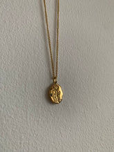 Load image into Gallery viewer, Rose Pendant Necklace
