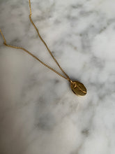 Load image into Gallery viewer, Rose Pendant Necklace

