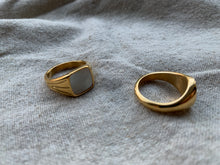 Load image into Gallery viewer, Shell Ring
