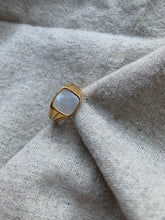 Load image into Gallery viewer, Shell Ring
