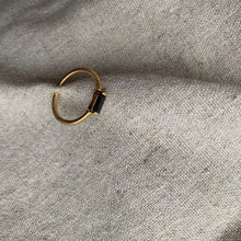 Load image into Gallery viewer, Black Gem Ring
