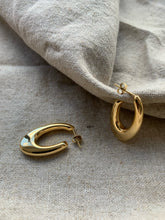 Load image into Gallery viewer, U-Shaped Hoops
