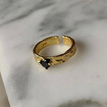 Load image into Gallery viewer, Classic Solitaire Ring
