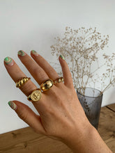 Load image into Gallery viewer, Twist Band Ring
