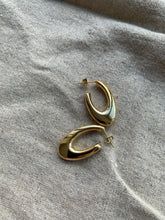 Load image into Gallery viewer, U-Shaped Hoops
