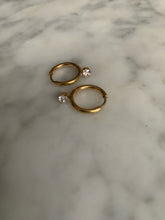 Load image into Gallery viewer, Solitaire Hoops
