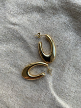 Load image into Gallery viewer, U-Shaped Hoops
