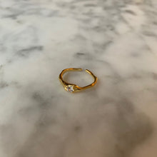 Load image into Gallery viewer, Irregular Solitaire Ring
