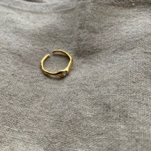 Load image into Gallery viewer, Irregular Solitaire Ring

