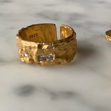 Load image into Gallery viewer, Textured Cluster Ring
