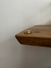 Load image into Gallery viewer, Flower Ring
