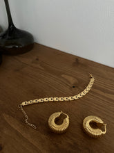 Load image into Gallery viewer, Slinky Hoop
