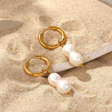 Load image into Gallery viewer, Freshwater Pearl Huggie

