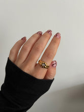 Load image into Gallery viewer, Flower Ring
