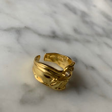 Load image into Gallery viewer, Wave Statement Ring
