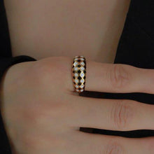 Load image into Gallery viewer, Checkerboard band Ring
