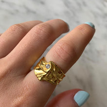Load image into Gallery viewer, Wave Statement Ring
