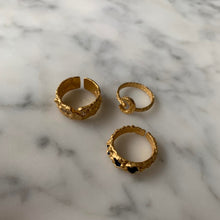 Load image into Gallery viewer, Crescent Moon Ring

