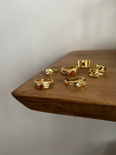Load image into Gallery viewer, Abstract Stone Ring
