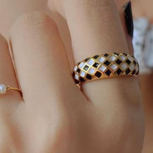 Load image into Gallery viewer, Checkerboard band Ring
