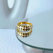 Load image into Gallery viewer, Checkerboard band Ring
