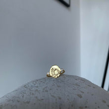 Load image into Gallery viewer, Dog &amp; Rhinestone Ring
